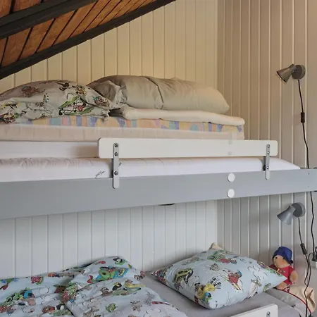 Beautiful In With 2 Bedrooms And Internet *