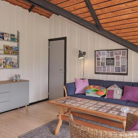 Beautiful In With 2 Bedrooms And Internet